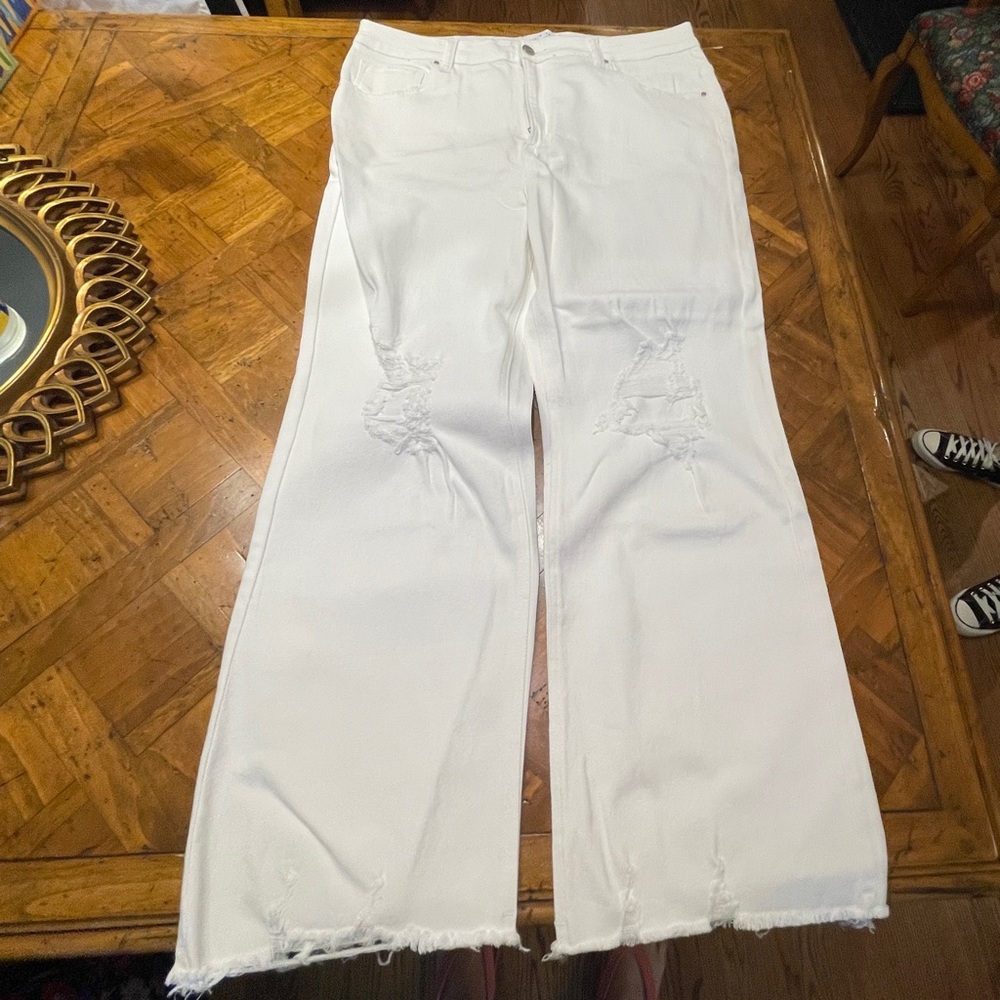 Risen Women's White Distressed Jeans, New without tag